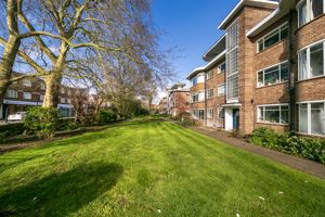 Kingfisher Court, Bridge Road, East Molesey- click for photo gallery